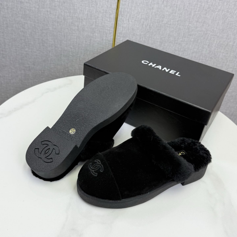 Ch**el slippers